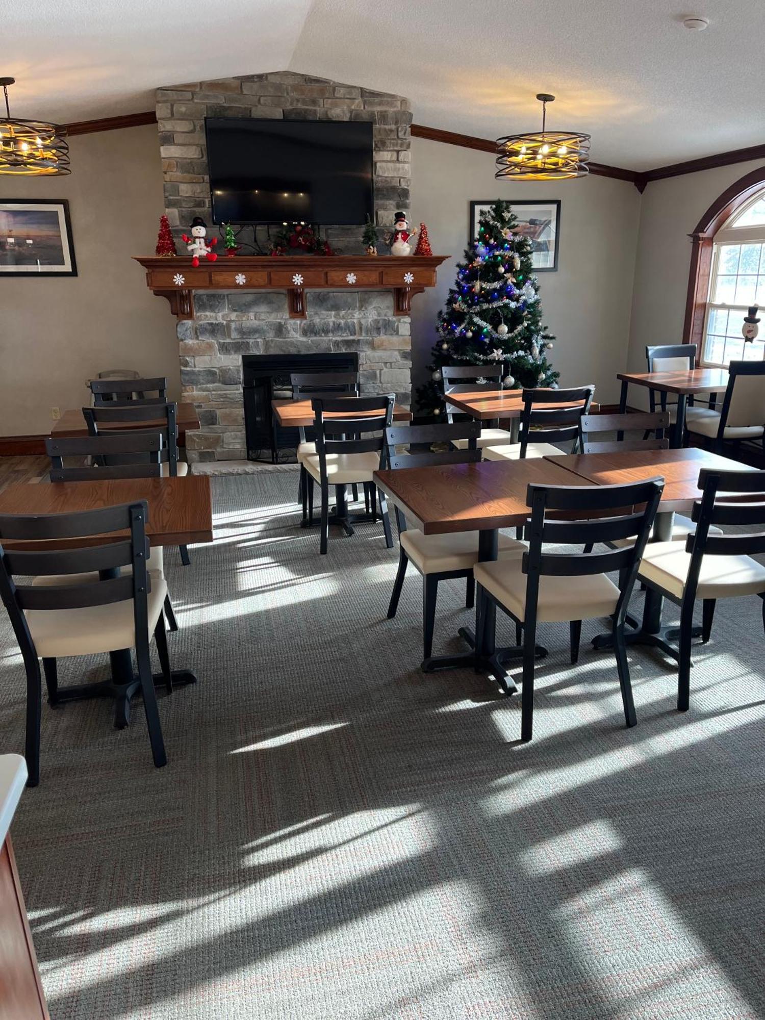 Fireside Inn And Suites Devils Lake Exterior photo