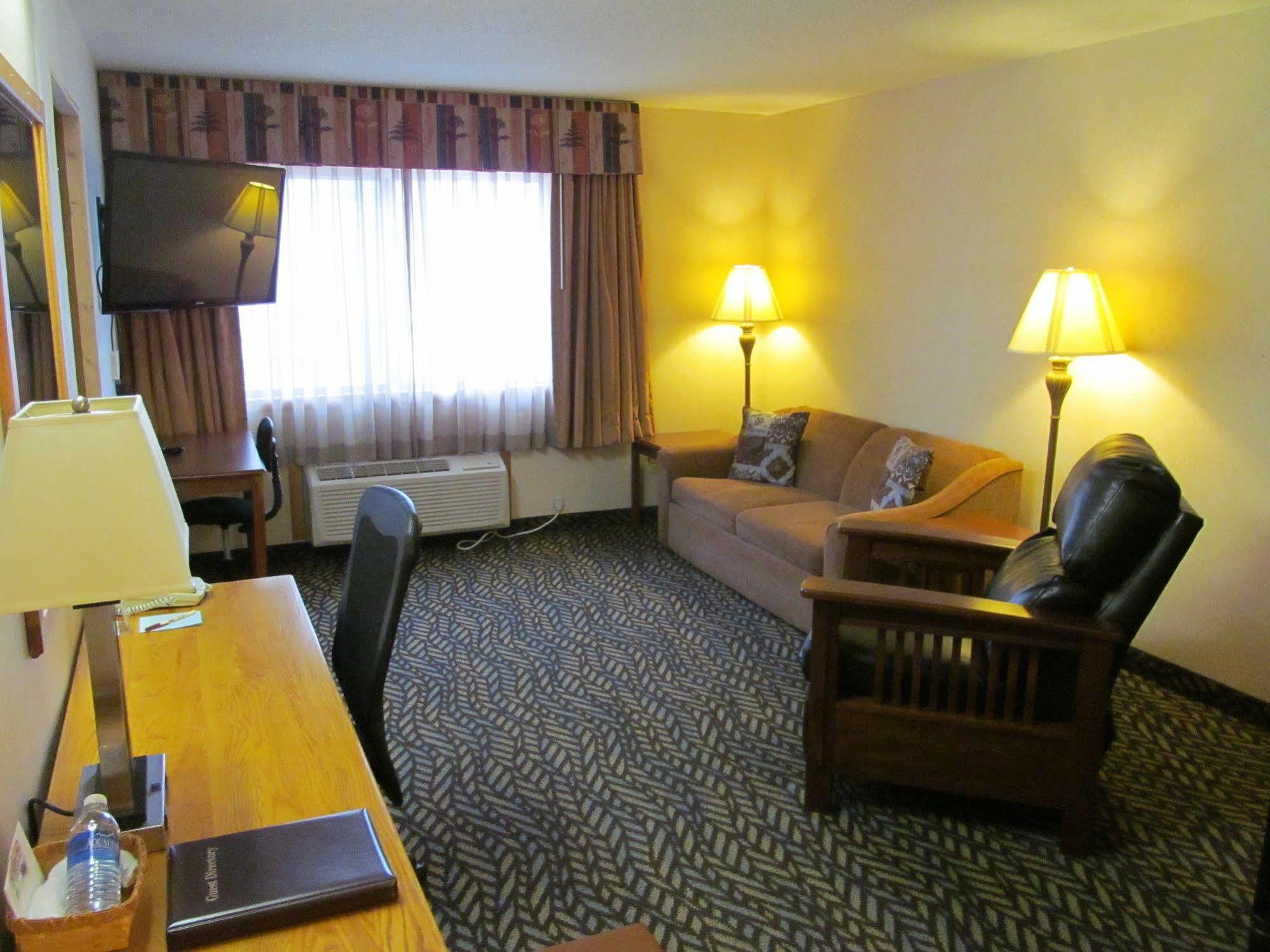 Fireside Inn And Suites Devils Lake Exterior photo