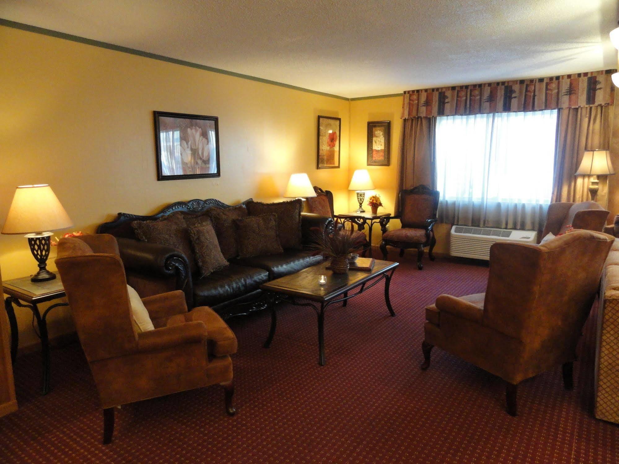 Fireside Inn And Suites Devils Lake Exterior photo