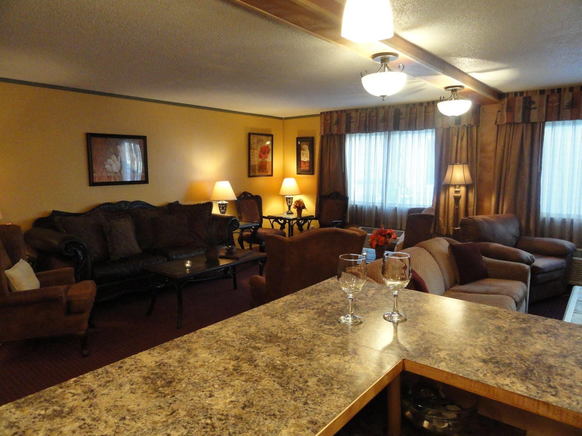 Fireside Inn And Suites Devils Lake Exterior photo