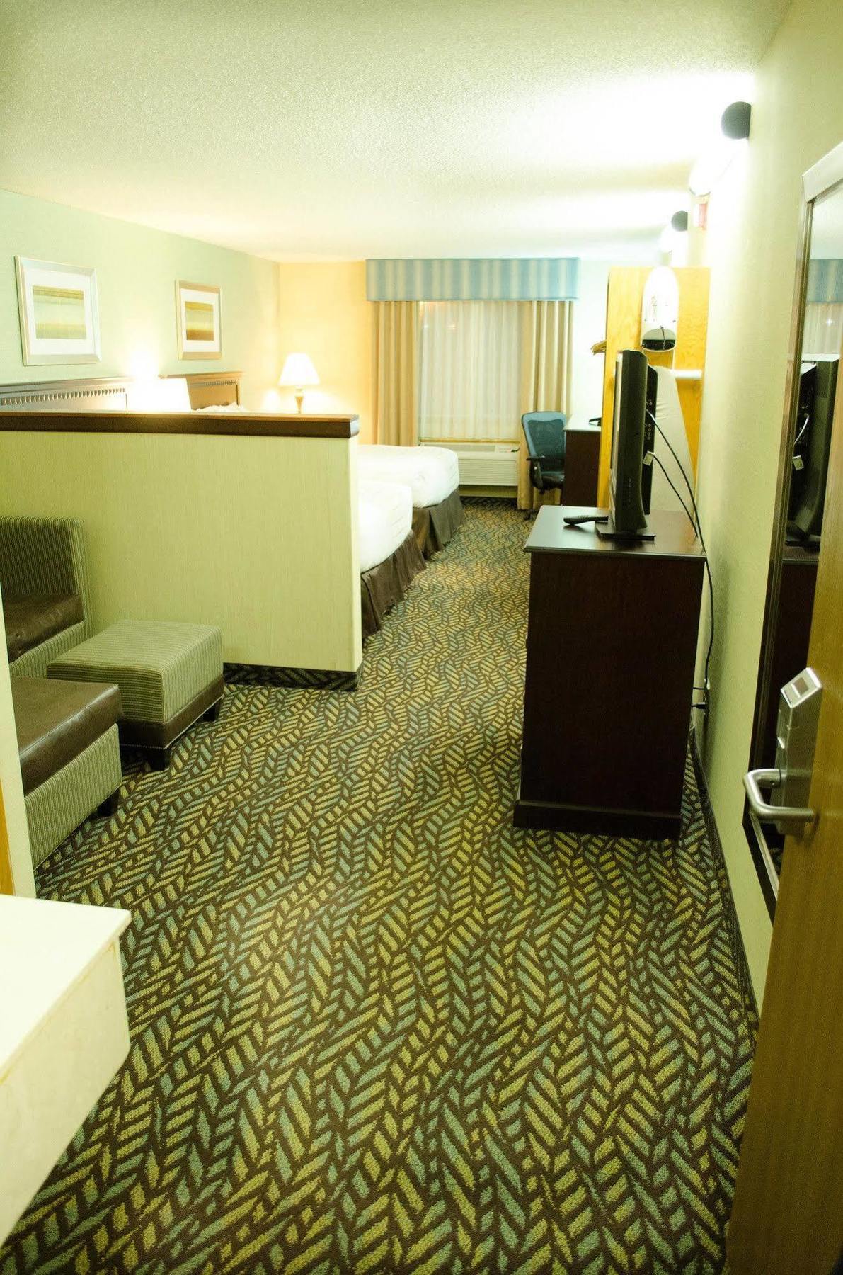 Fireside Inn And Suites Devils Lake Exterior photo