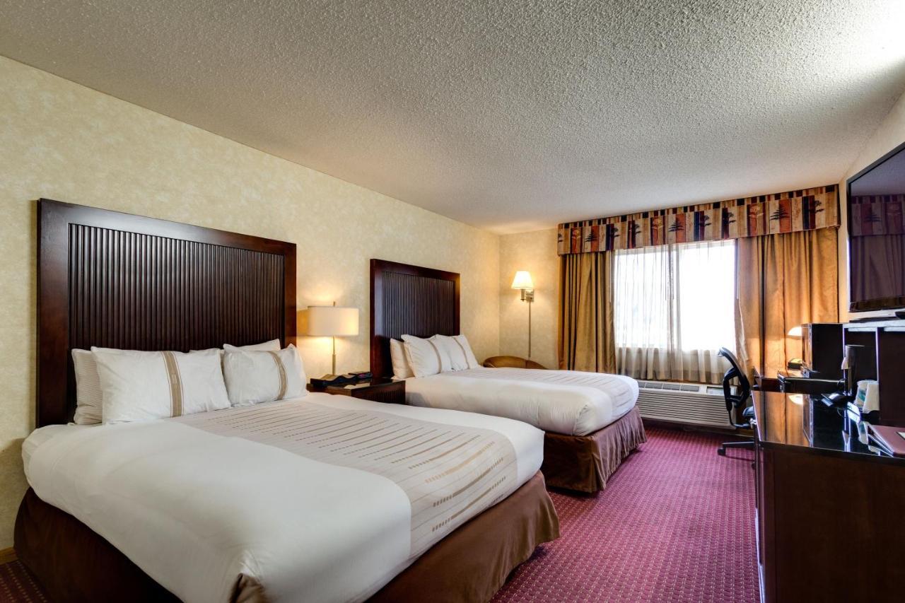 Fireside Inn And Suites Devils Lake Exterior photo
