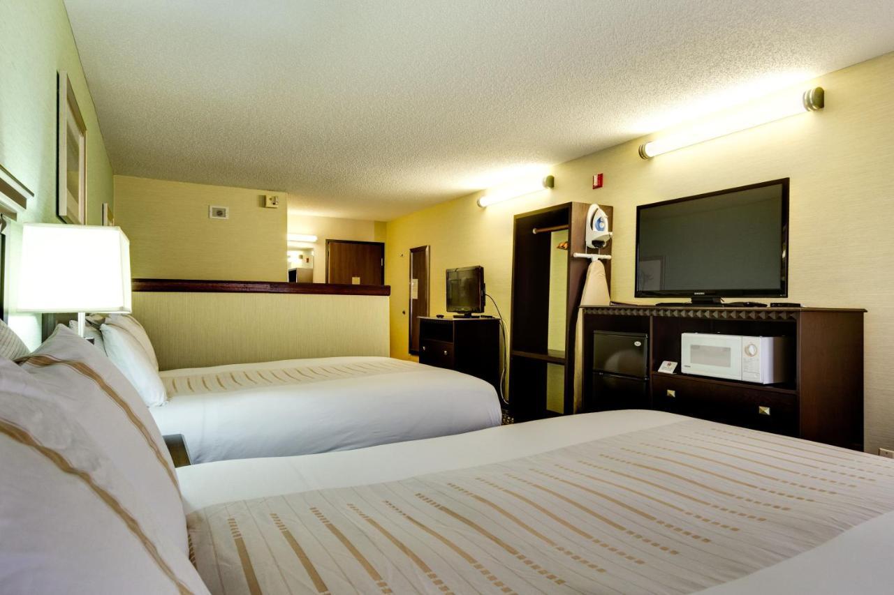 Fireside Inn And Suites Devils Lake Exterior photo