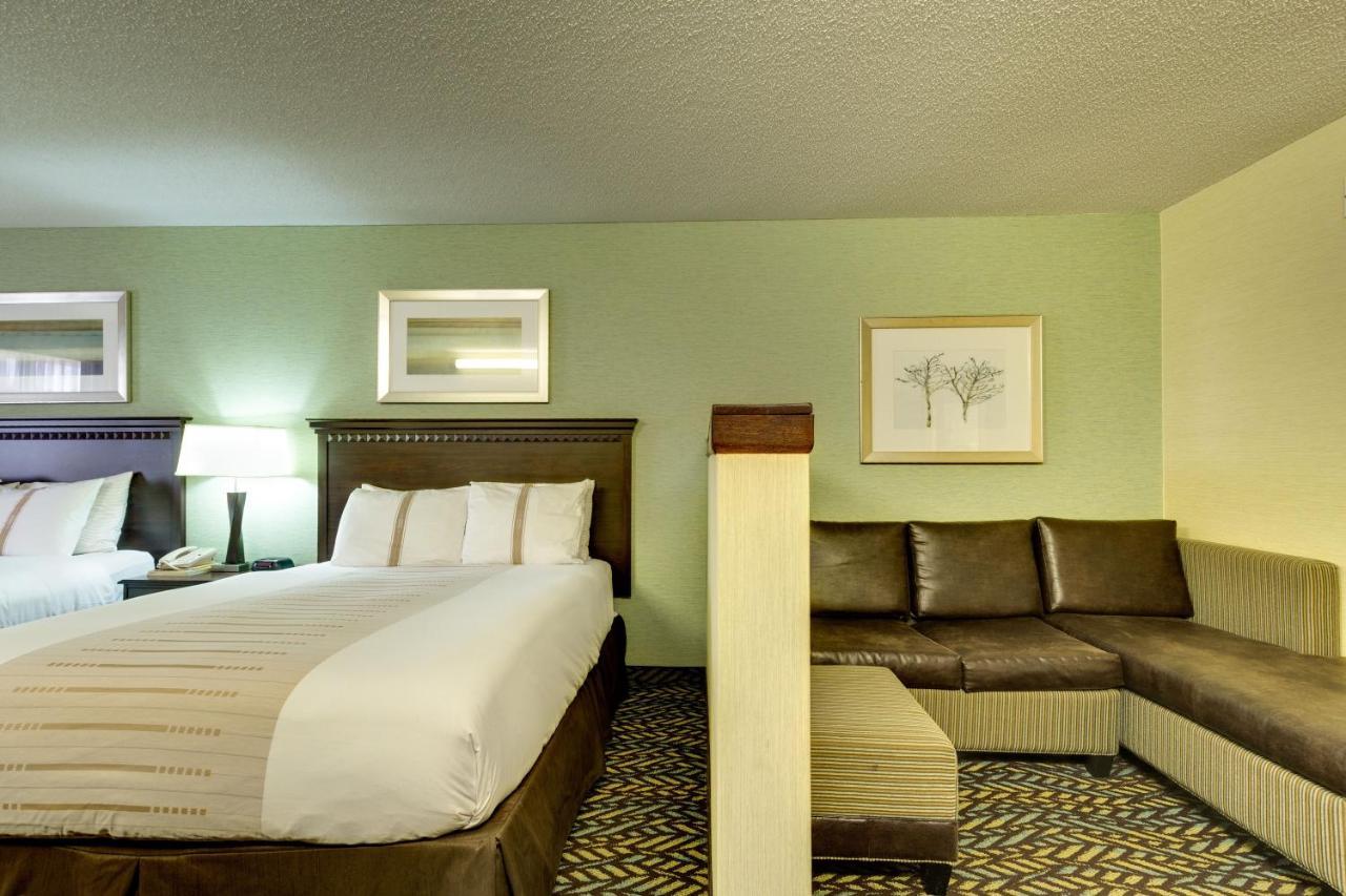 Fireside Inn And Suites Devils Lake Exterior photo